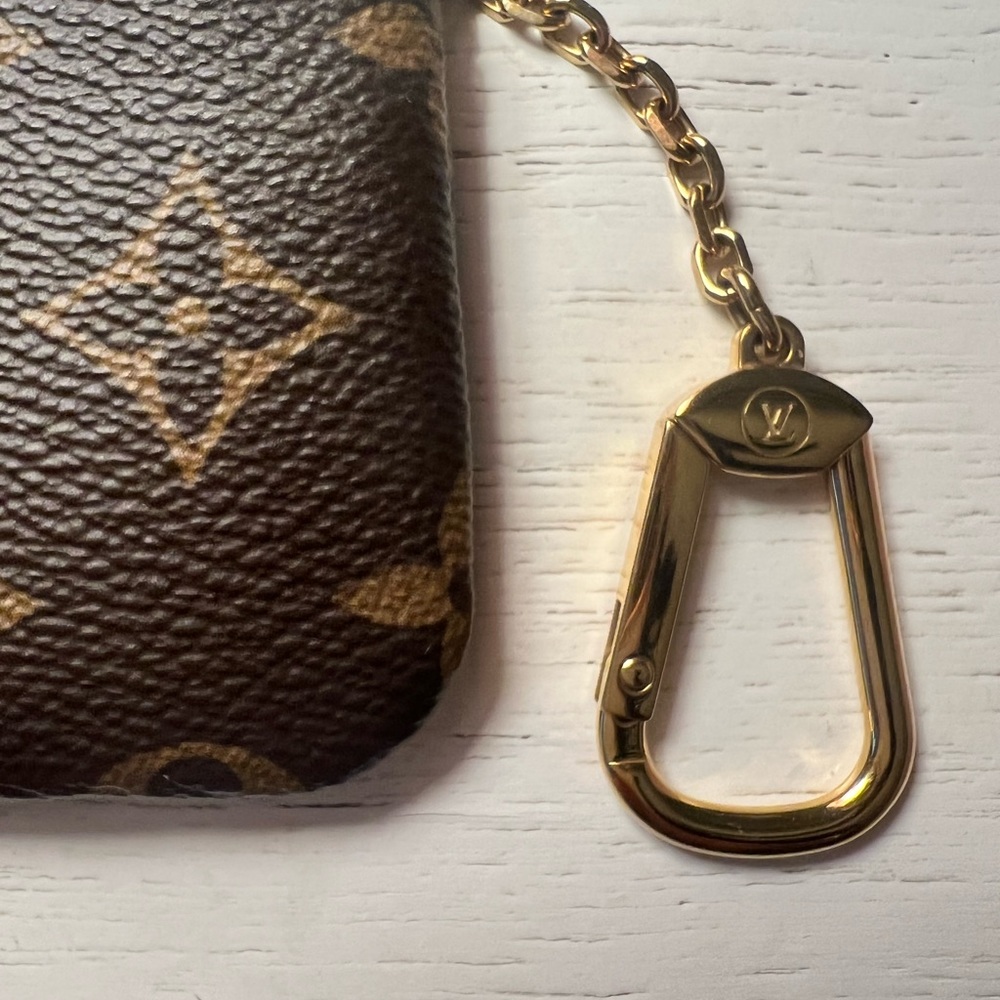 LV Key Pouch 🍓SOLD🍓 - Picture 10 of 17